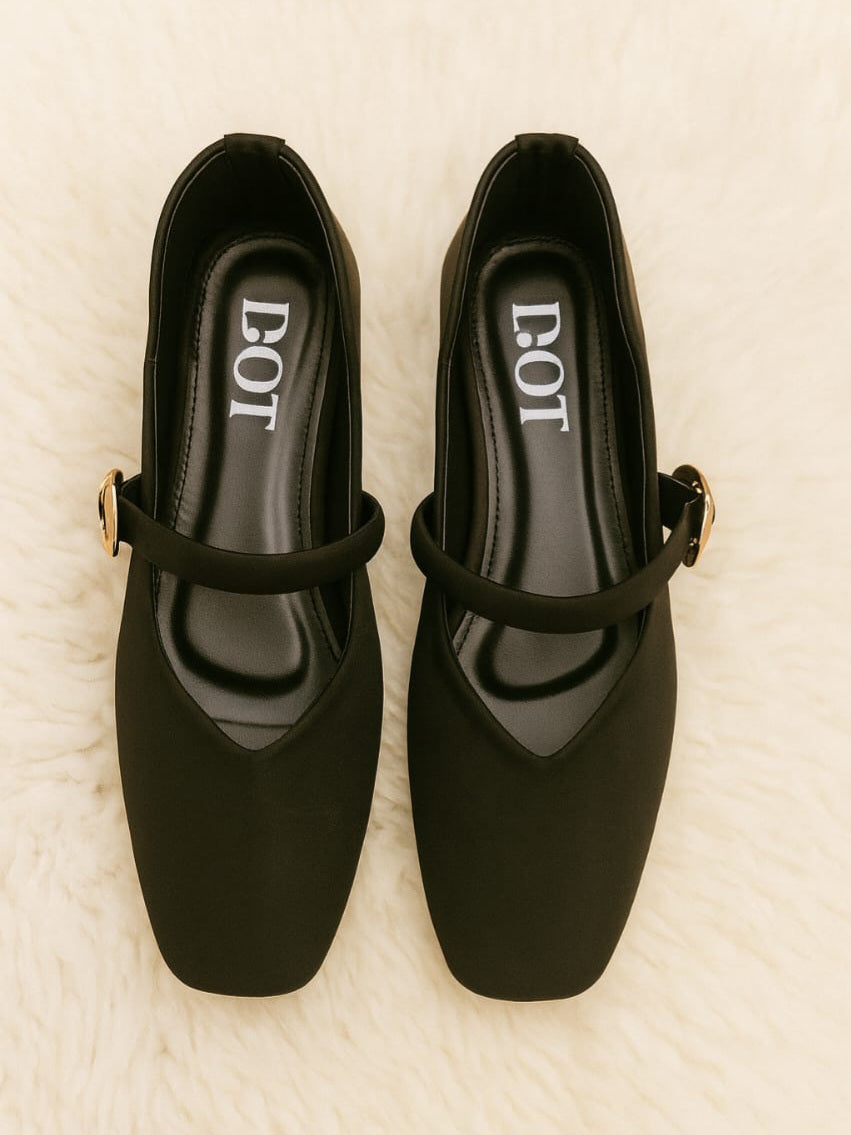 Black Pumps
