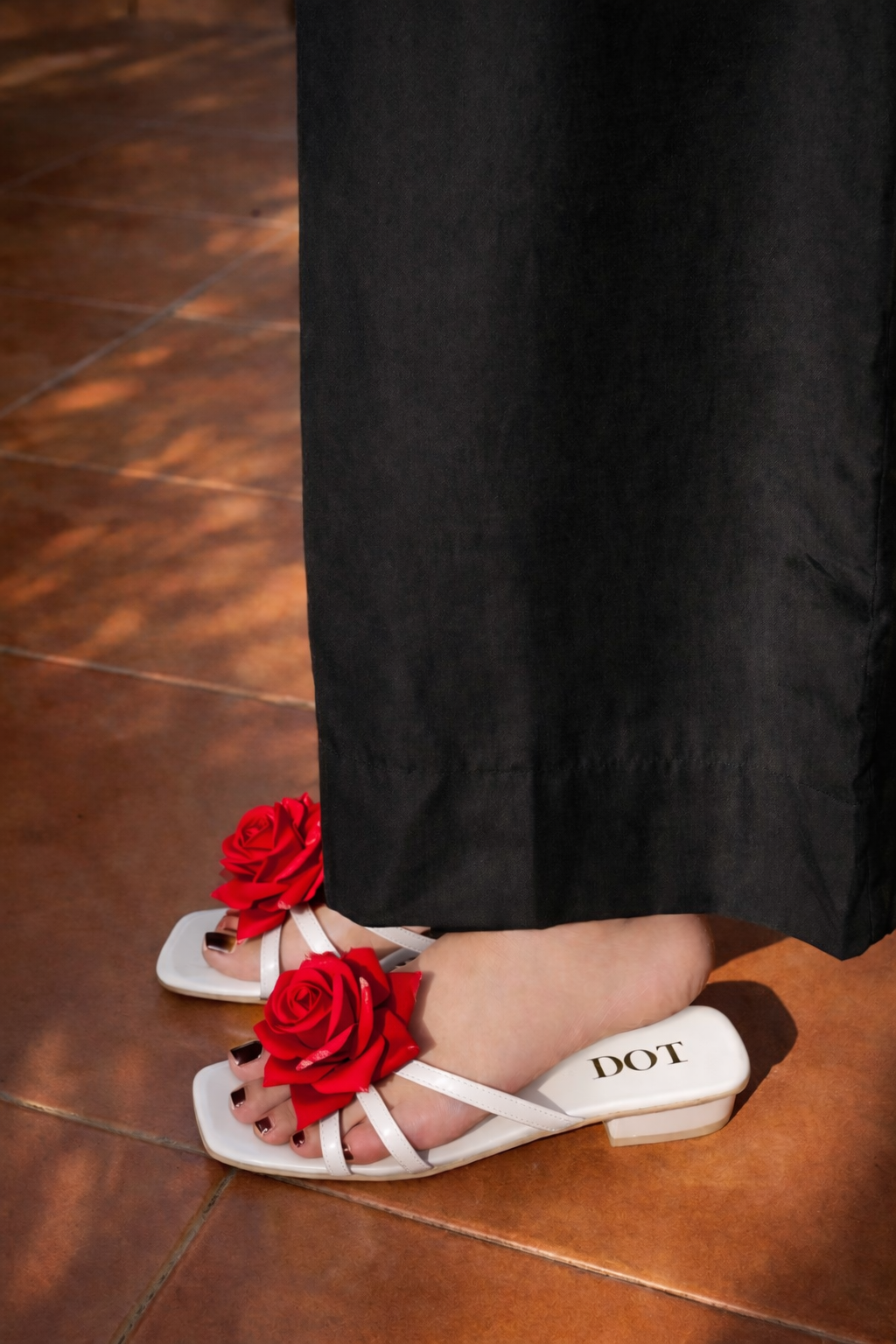 Red White - Rose Chappal